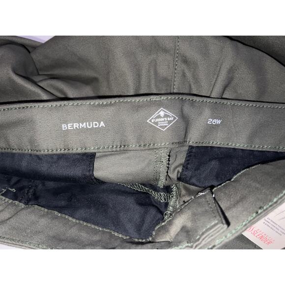 St. John bay women’s new green mid rise Bermuda shorts - Picture 8 of 12